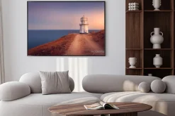 Plakat: Mała latarnia morska na wybrzeżu