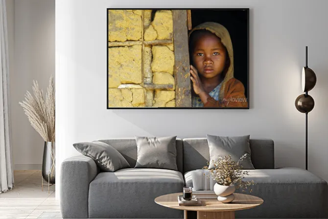 Plakat: Madagaskar-nieśmiały i biedny afrykański dziewczyna z chusta