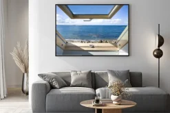 Plakat: Malowniczy widok morza przez otwarte okno