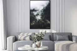 Plakat: Mgła w dolinie nad lasem