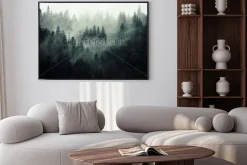 Plakat: Mglisty krajobraz jodłowego lasu