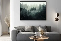 Plakat: Mglisty krajobraz jodłowego lasu