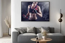 Plakat: Młoda dziewczyna z hantlami