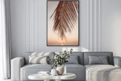 Plakat: Morski krajobraz o zachodzie i liść palmy