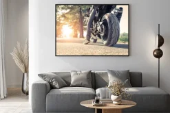 Plakat: Motocyklista i motocykl gotowi do jazdy