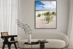 Plakat: Naturalny krajobraz plaży z trawą nad bałtykiem