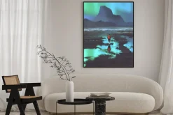 Plakat: Noc scenerii turystą z plecakiem patrząc na góry i kolorowe światło