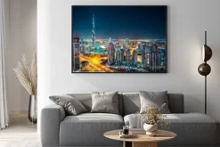 Plakat: Nocny widok na wieżowce w dubaju