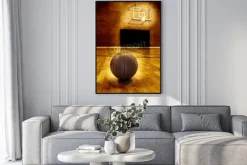 Plakat: Piłka do koszykówki na parkiecie