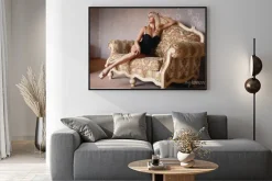 Plakat: Piękna blondynka w seksownej bieliźnie