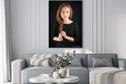 Plakat: Piękna brunetka młoda kobieta