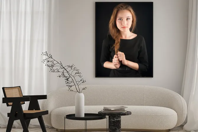 Plakat: Piękna brunetka młoda kobieta