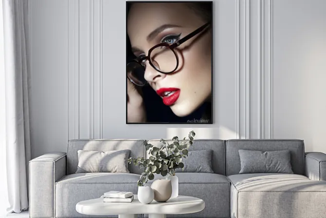 Plakat: Piękna dziewczyna z czerwonymi ustami