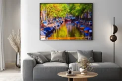 Plakat: Piękne kanał w starej części miasta amsterdam, holandia, w prowincji