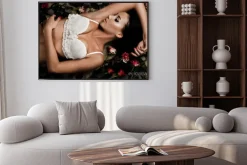 Plakat: Piękne kobiety modnej w bieliźnie z róż