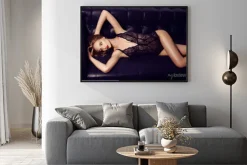 Plakat: Piękne zmysłowe dziewczyny z długimi ciemnymi włosami sobie luksusową