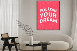 Plakat: Podążaj za marzeniami. inspirujące (motywacyjny) cytat na czerwonym