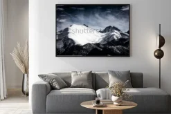 Plakat: Pokryte śniegiem szczyty tatry. filtrowany styl.