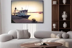 Plakat: Przemysłowych łodzi rybackich zacumowany w porcie. archiwalne