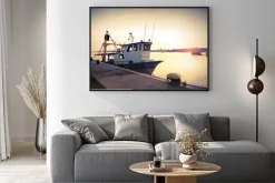 Plakat: Przemysłowych łodzi rybackich zacumowany w porcie. archiwalne