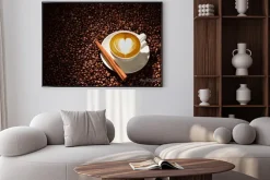 Plakat: Puchar latte sztuki, kawy i ziarna kawy