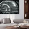 Plakat: Pusty tunel metra