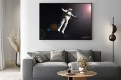 Plakat: Pływających astronautów w przestrzeni ze słońcem