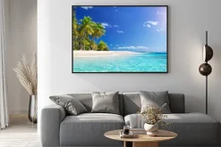 Plakat: Rajskie wybrzeże z palmami i białym piaskiem