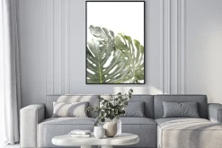 Plakat: Roślinna kompozycja z zielonych liści monstery na białym tle