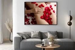 Plakat: Rose na ciele kobiety