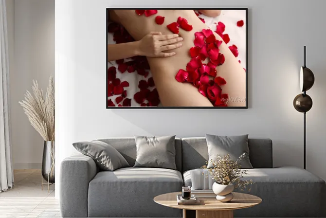 Plakat: Rose na ciele kobiety