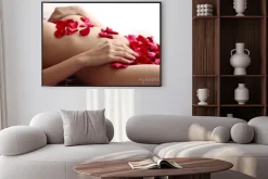 Plakat: Rose na ciele kobiety