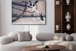 Plakat: Rower dróg i betonowy mur, miejski scena styl vintage