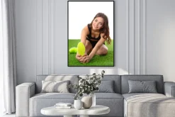 Plakat: Rozciągająca się dziewczyna