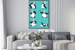 Plakat: Rysunkowa panda w śmiesznych pozach