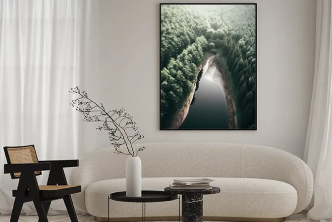 Plakat: Rzeka pośród zielonego lasu