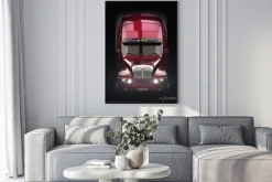 Plakat: Semi ciężarówka z światła z ciemnym tle