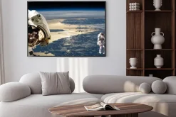 Plakat: Stacja kosmiczna z astronautami