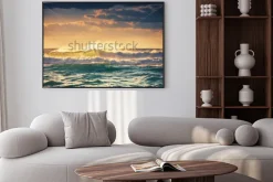 Plakat: Sunrise and shining waves in ocean