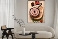 Plakat: Surowa kiełbasa na patelni
