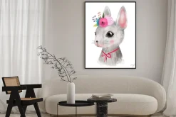 Plakat: Szary króliczek z kwiatami i kokardką