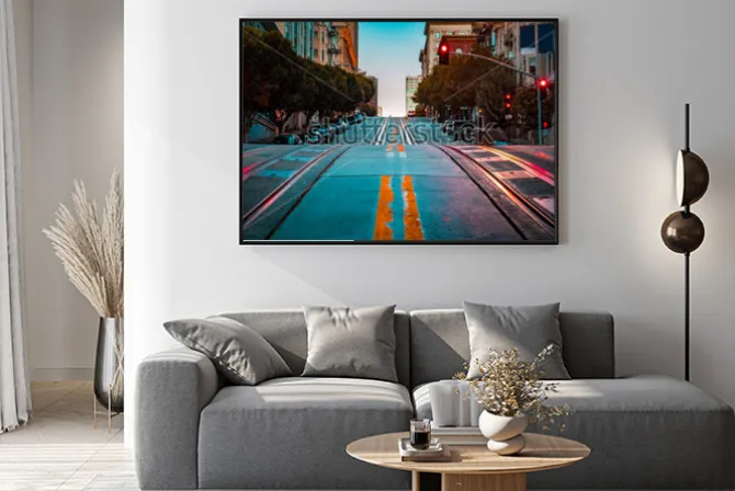 Plakat: Szyny tramwaju linowego na pustej drodze w san francisco