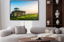 Plakat: Tractor in a field on a rural maryland farm