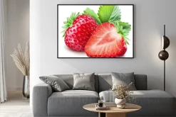 Plakat: Truskawki na białym tle.