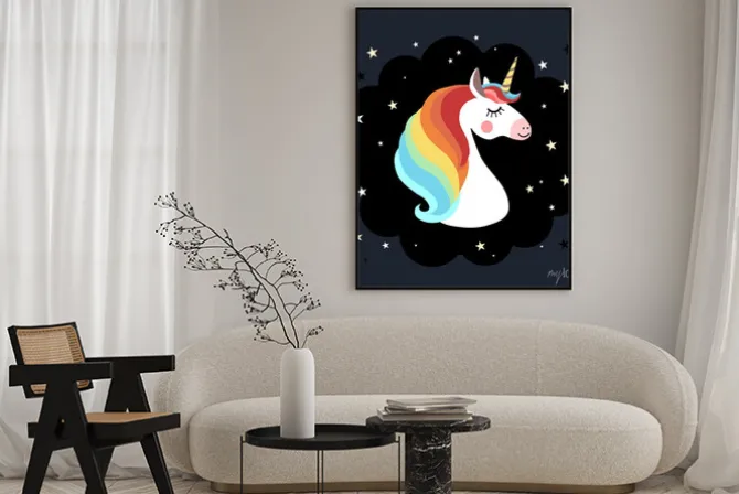 Plakat: Unicorn głowy z tęczą grzywa i gwiazdy na czarnym tle, ilustracji