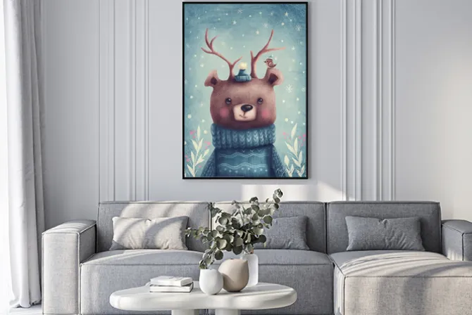 Plakat: Uroczy miś w swetrze z porożem renifera