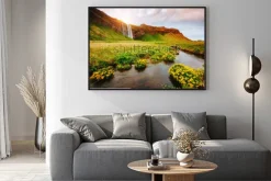 Plakat: Uroczy widok kwitnienia zieleni słup w światło postęp. dramatyczna