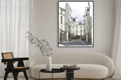 Plakat: Vector illustration of a street near montmartre in paris