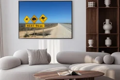 Plakat: Verkehrsschild kolejne 96 km im outback, australia