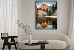 Plakat: Widok pół kopuły odzwierciedlenie w rzeki merced w yosemite